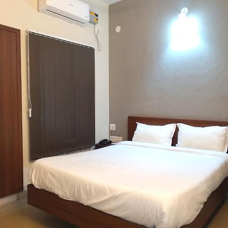 Aspire Maradu Hotel Kochi Exterior foto