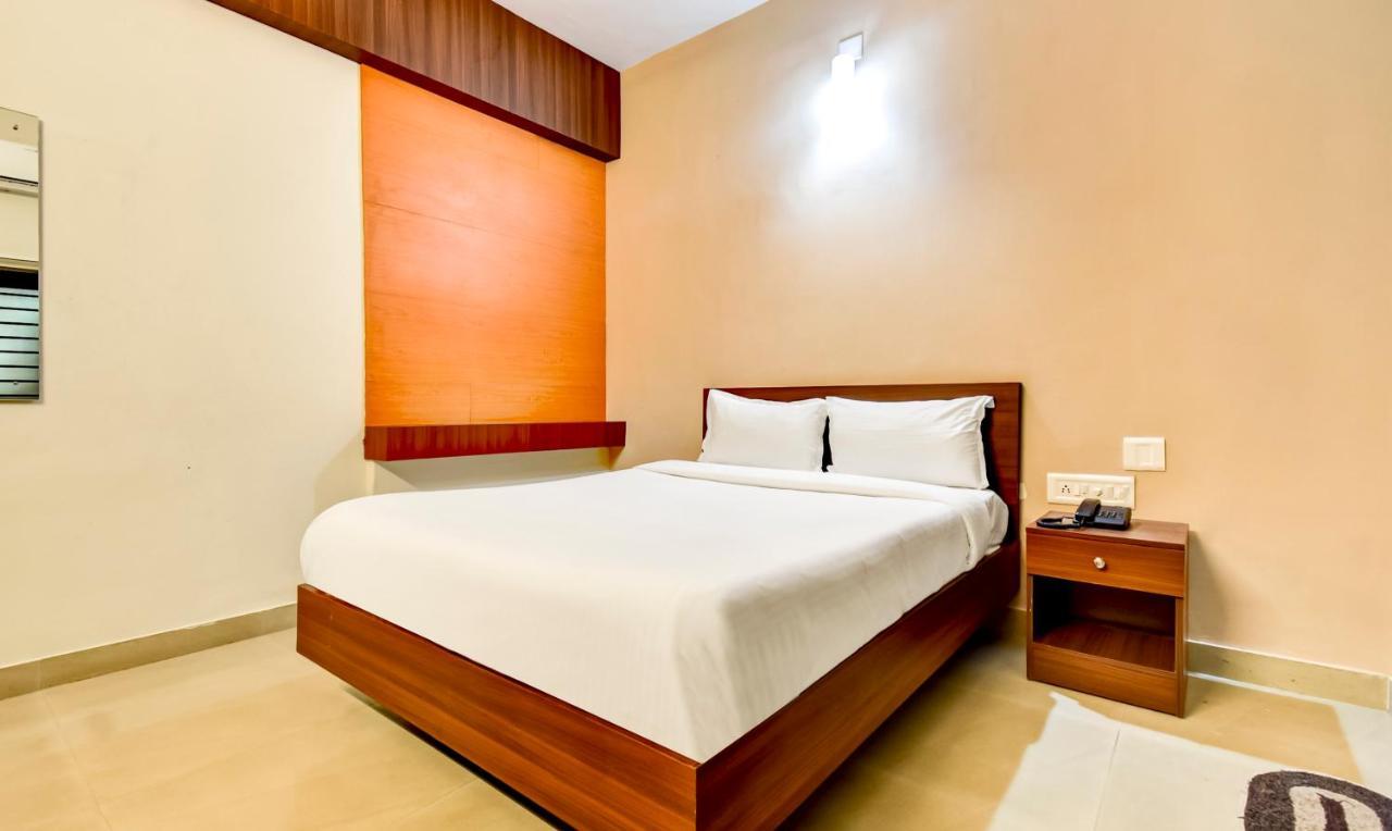 Aspire Maradu Hotel Kochi Exterior foto