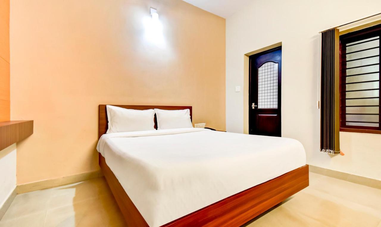 Aspire Maradu Hotel Kochi Exterior foto