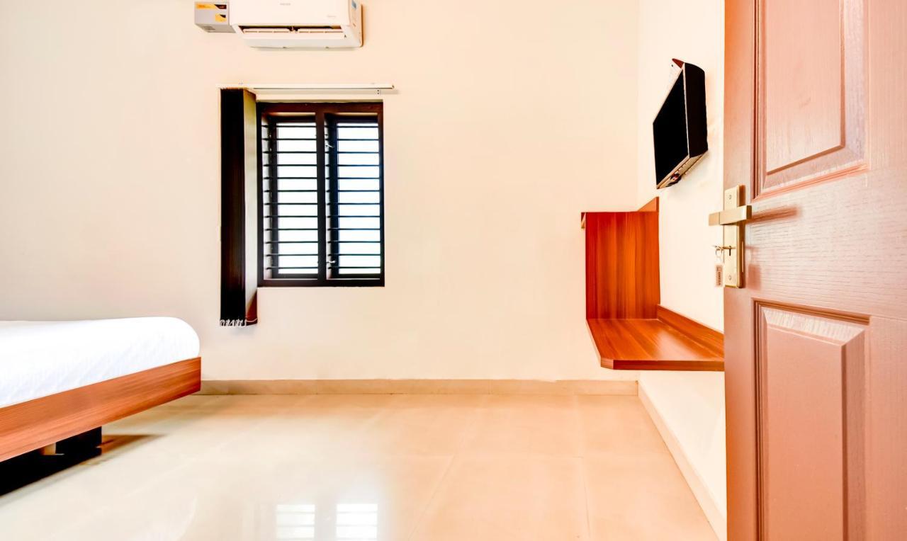 Aspire Maradu Hotel Kochi Exterior foto