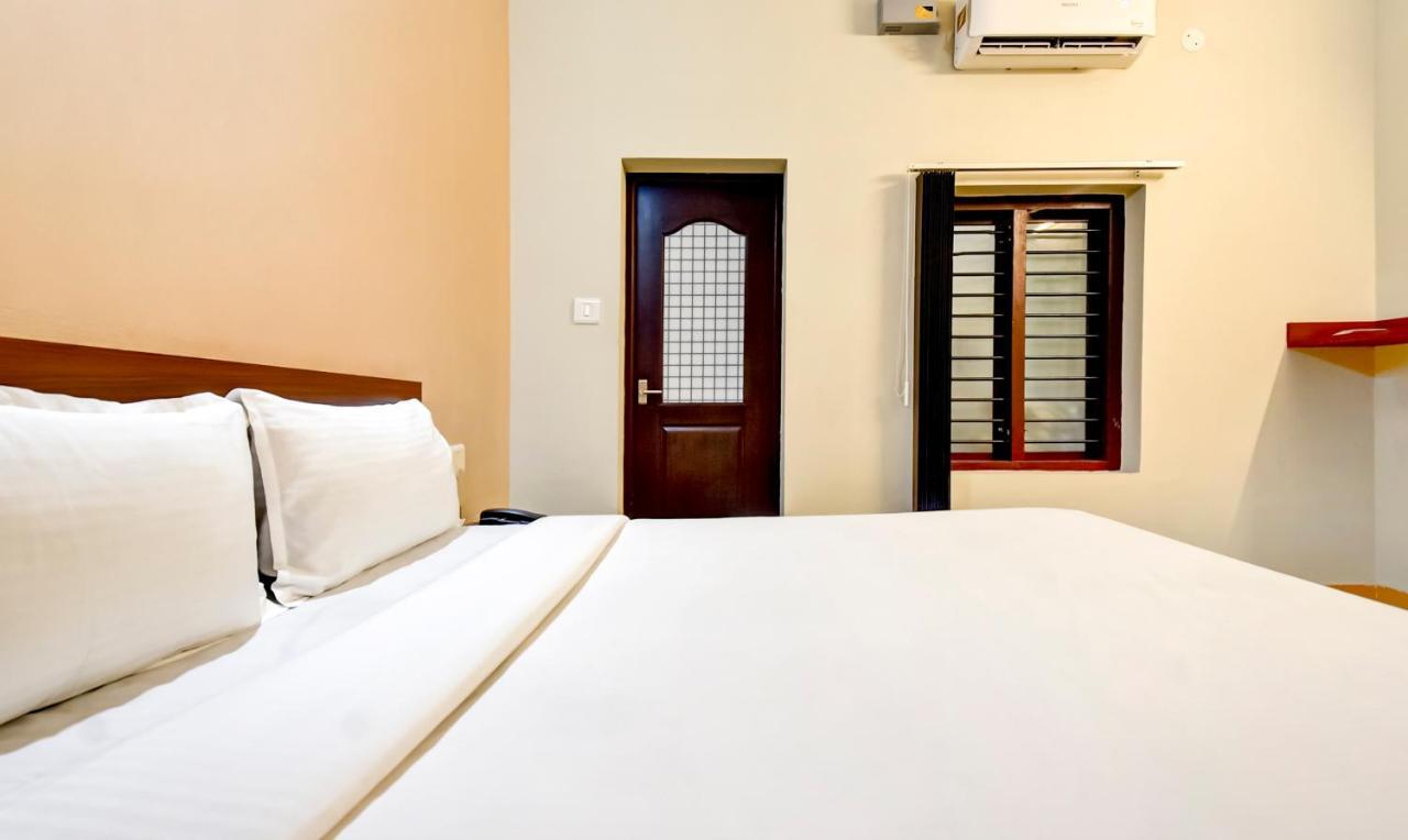 Aspire Maradu Hotel Kochi Exterior foto