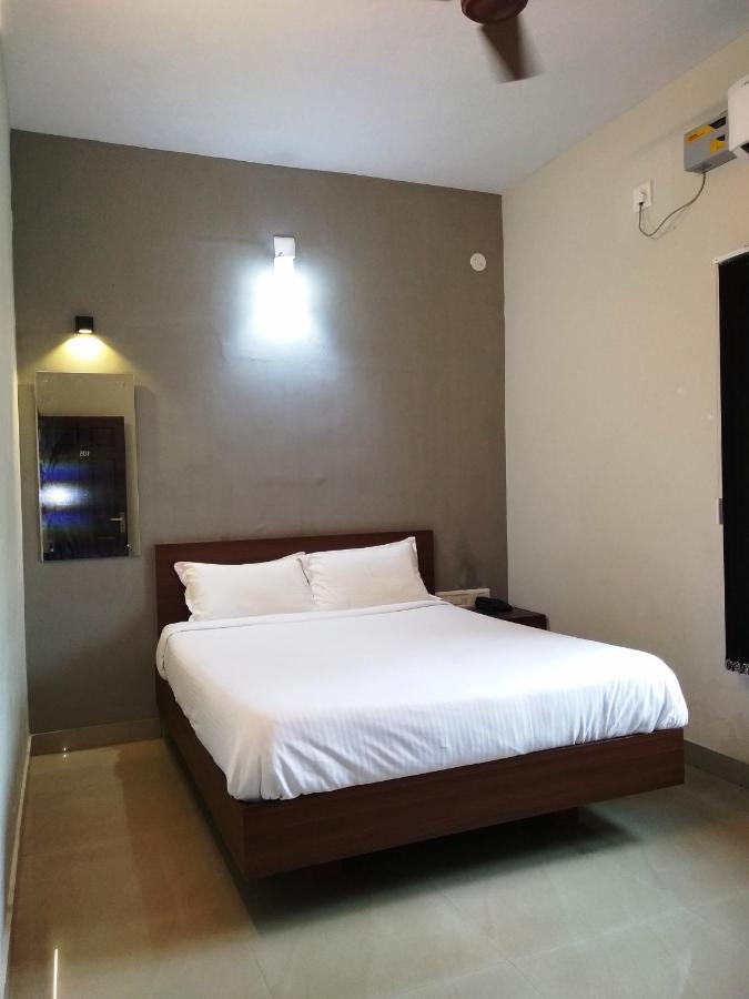 Aspire Maradu Hotel Kochi Exterior foto