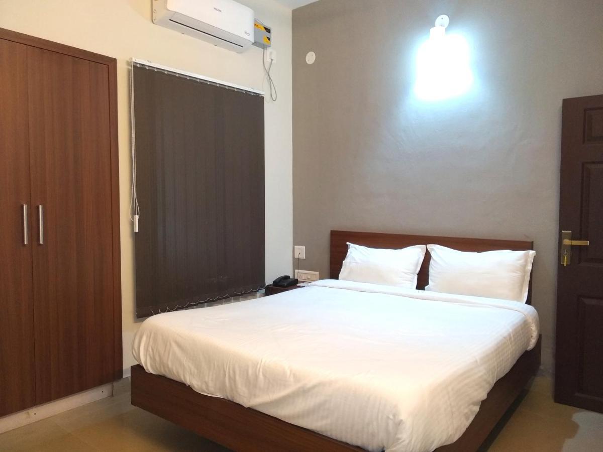 Aspire Maradu Hotel Kochi Exterior foto